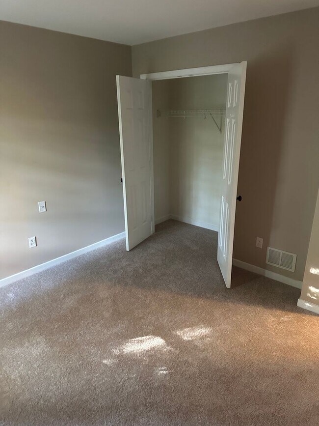 Building Photo - 3000 Sandy Bluff Pl