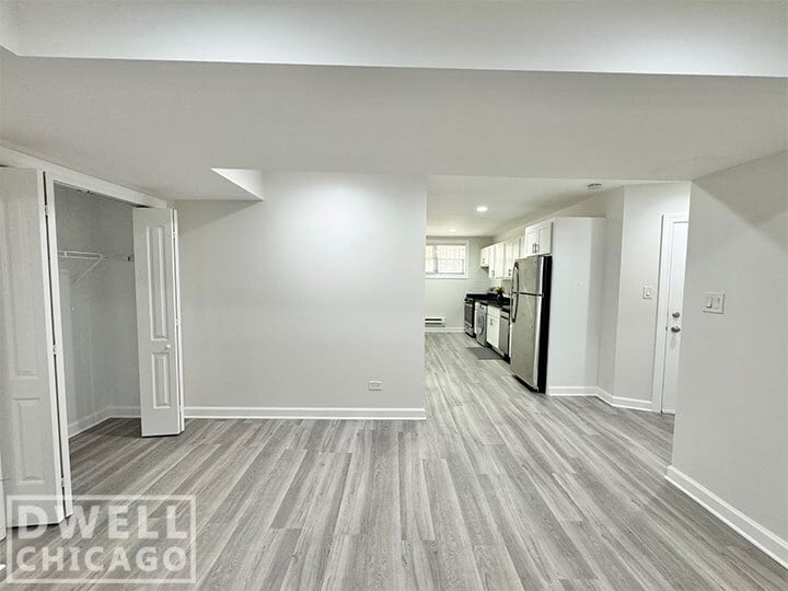 Building Photo - 727 W Roscoe St