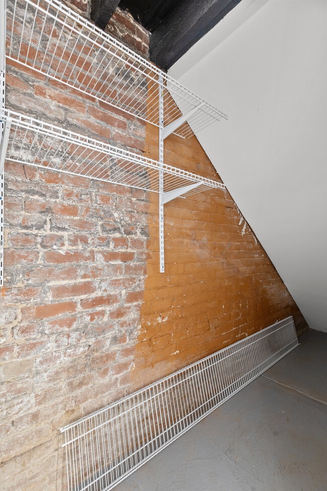 Building Photo - 3039 Spring Wy
