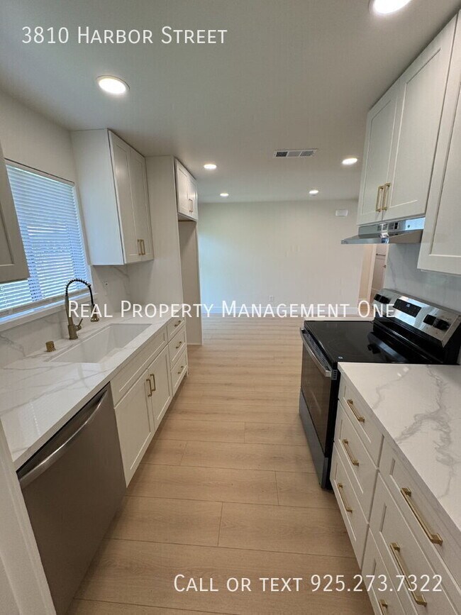 Building Photo - 3810 Harbor St