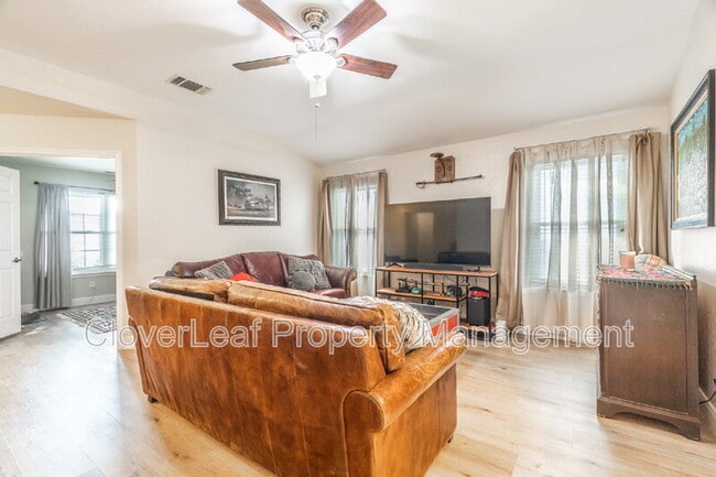 Building Photo - 4112 Cherry Tree Dr