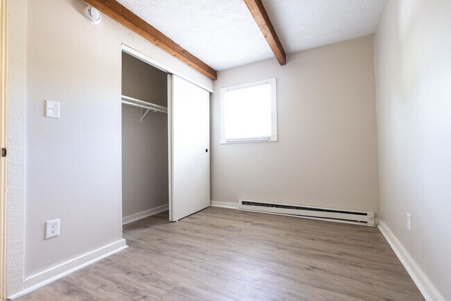 Building Photo - 3086-3092-3092 Grasmere Ave
