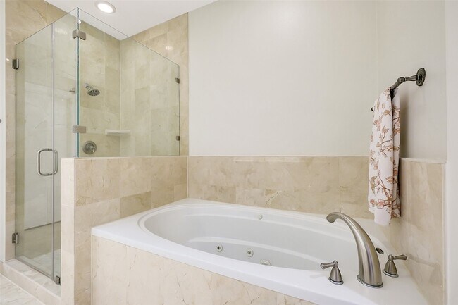 Building Photo - 2437 South Blvd