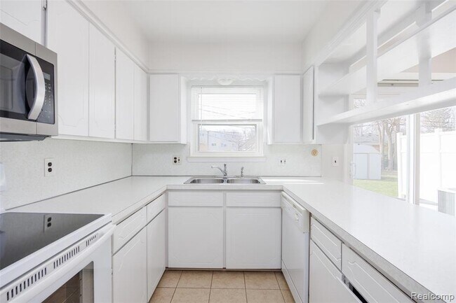 Building Photo - 1717 Nakota Rd