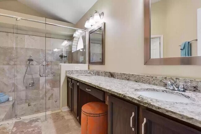Building Photo - 8563 Wyndhurst Dr