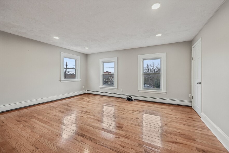 Building Photo - 144 Union St