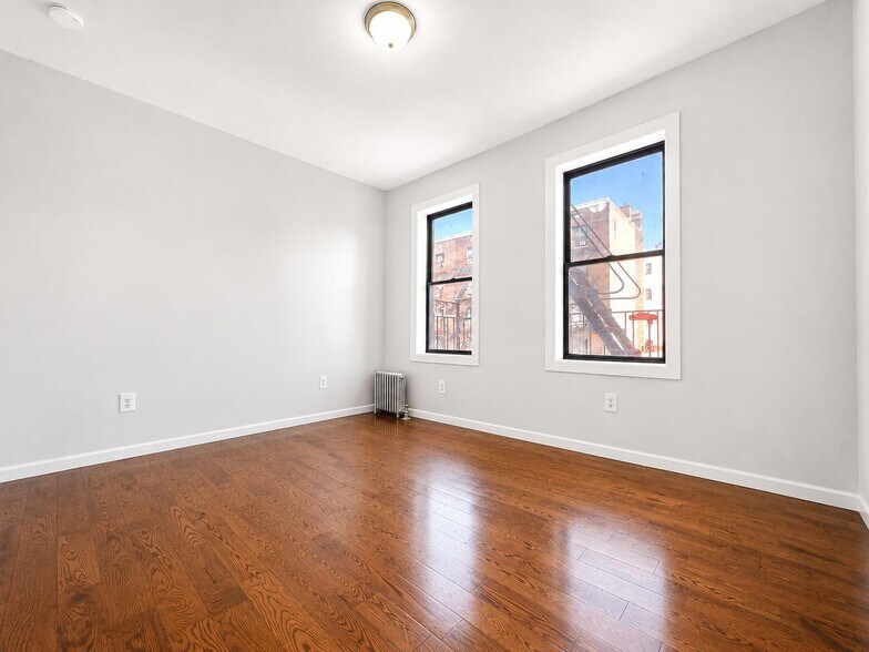Building Photo - 10 Vermilyea Ave