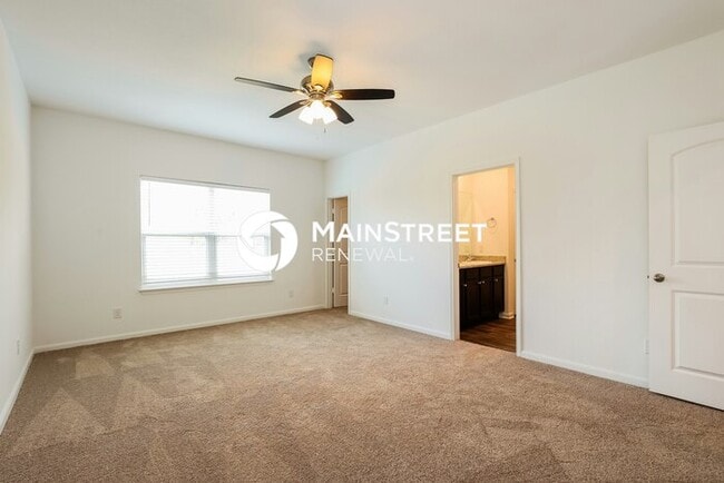 Building Photo - 5 Bedroom Pet-Friendly Home in New Braunfels, TX with Main Street Renewal