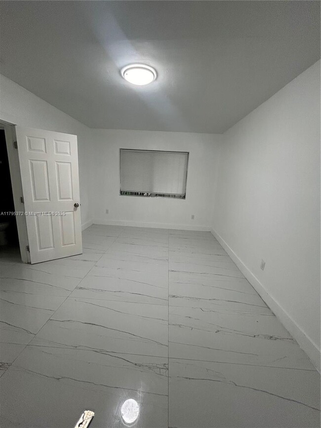 Building Photo - 2135 NE 170th St