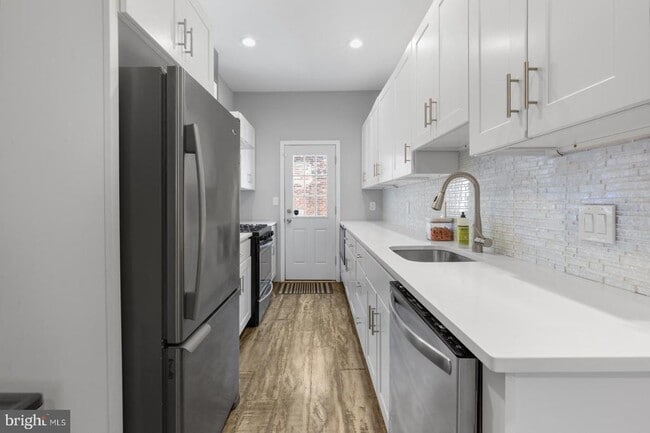 Building Photo - 2208 S 5th St