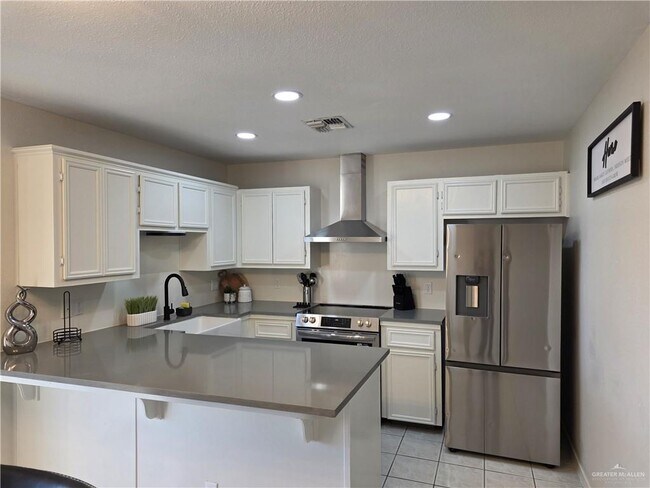 Building Photo - 15 Ashley Pl