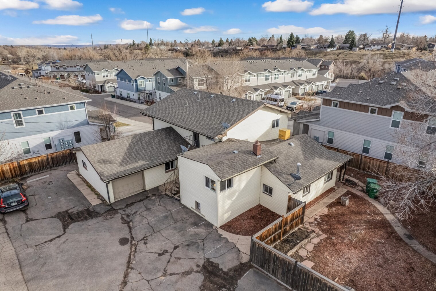 Building Photo - 1190 Oak Cir