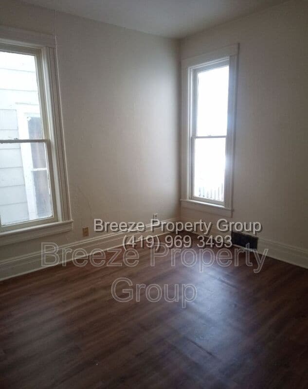 Building Photo - 323 Champion St