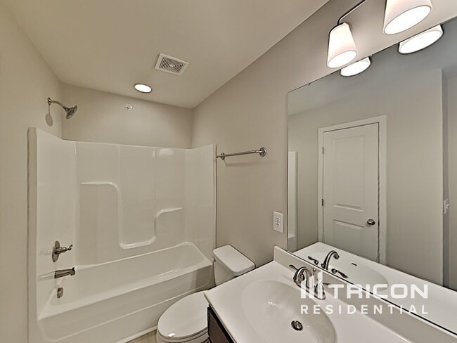Building Photo - 409 Riverwood Ct
