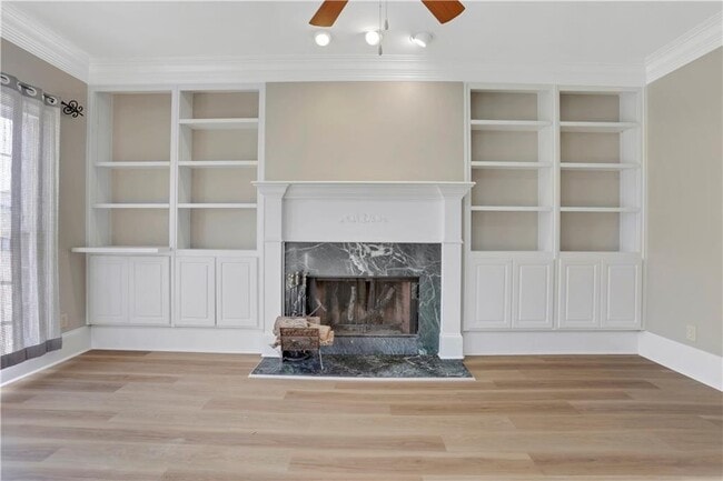 Building Photo - 2020 Oak Ln