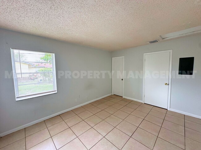 Building Photo - 4523 Gulfstream Rd