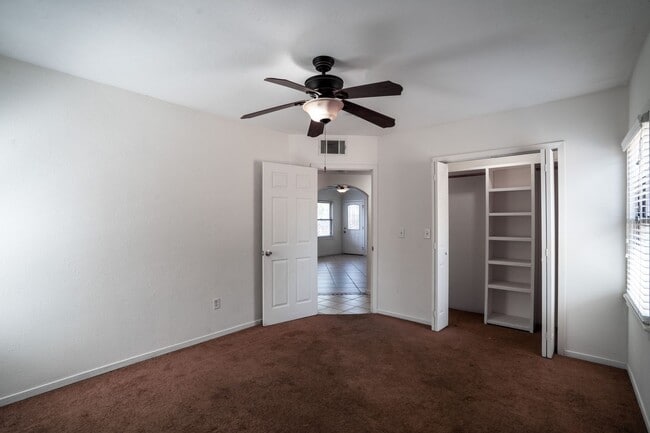 Building Photo - Single Family Home