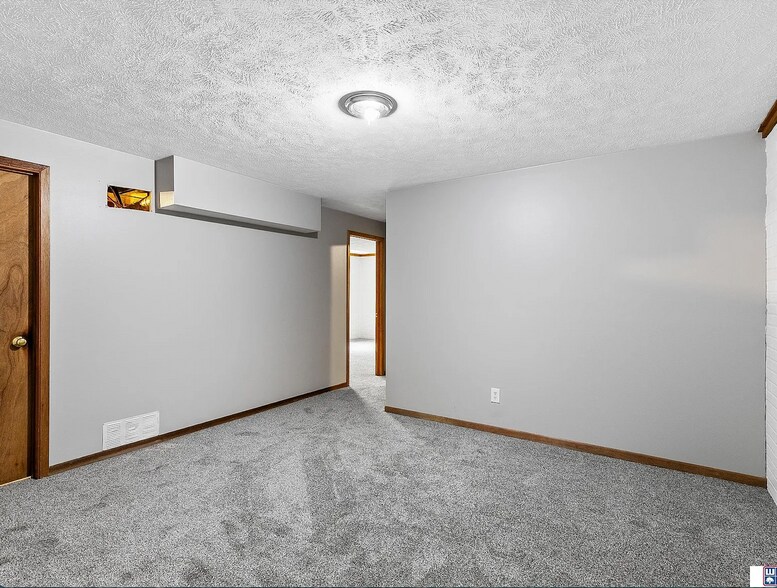 Building Photo - 706 Old Cheney Rd