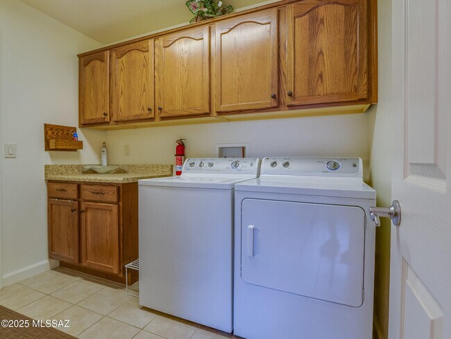 Building Photo - 61736 E Oakwood Dr