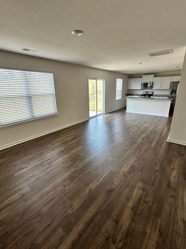 Building Photo - 632 Clay Dr