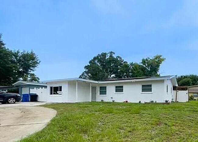 Building Photo - Stylish Heated Pool House  Near the Beach