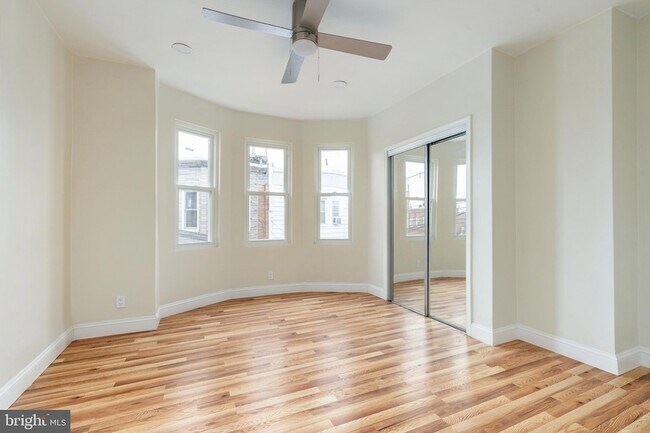 Building Photo - 2102 S Opal St