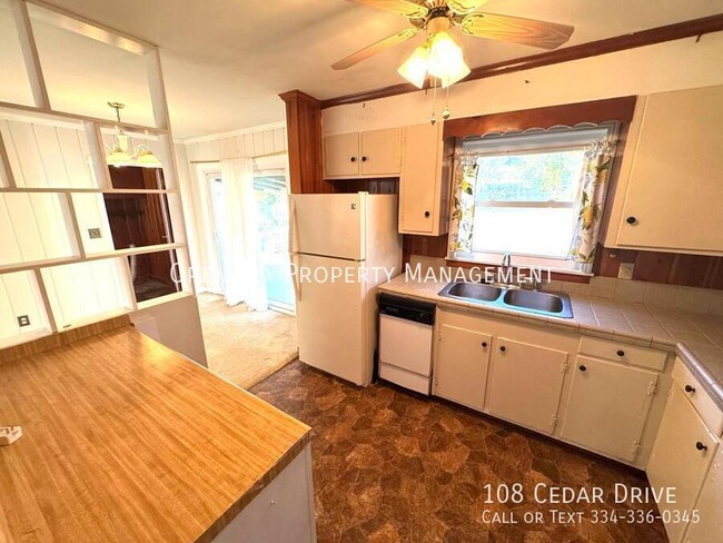 Building Photo - Charming and spacious 3-bedroom, 2-bath ho...