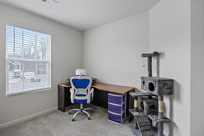 Building Photo - Family Friendly 3 Bedroom Townhome in Pendleton