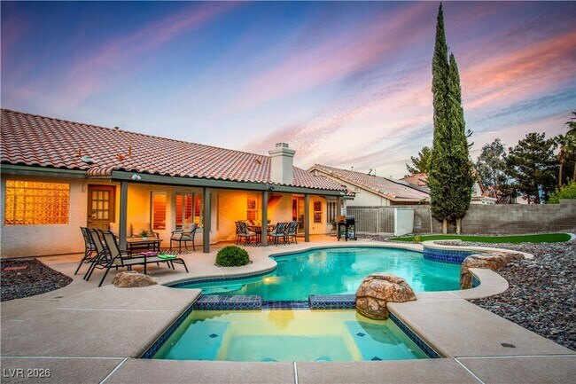 Building Photo - 905 Buffwood Ave