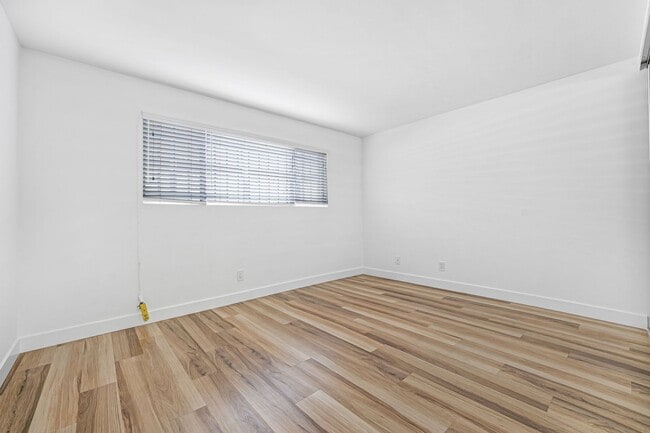 Building Photo - 843 18th St