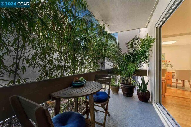 Building Photo - 66 Fairmount Ave