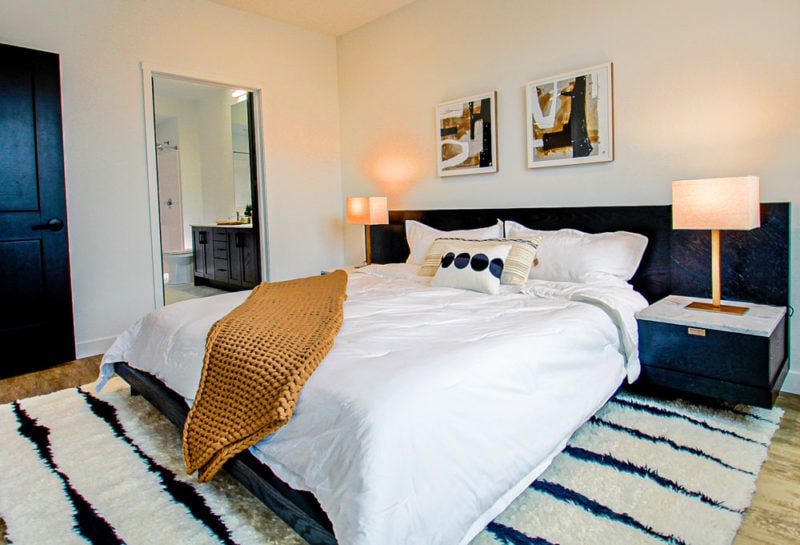 Building Photo - 320 E College