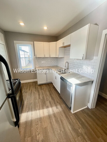 Building Photo - 1547 E Rich St