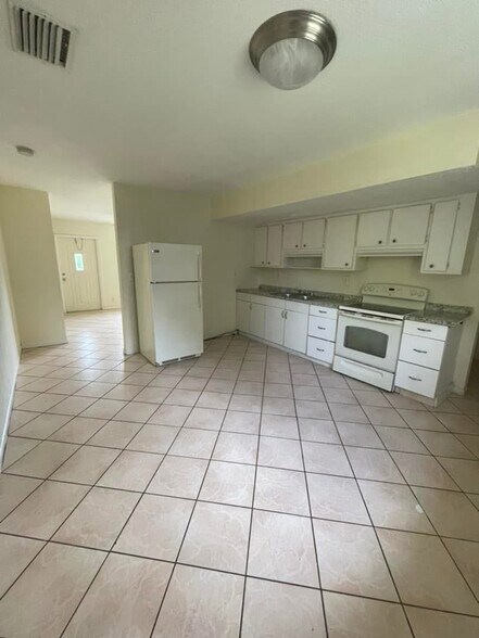 Building Photo - 1536 Barbarie Ln