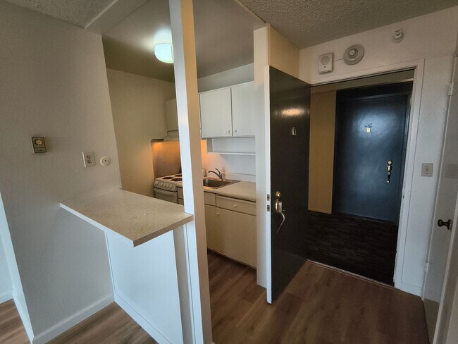 Building Photo - BEAUTIFUL STUDIO AVAILABLE AT WATERGATE COMMUNITY IN EMERYVILLE!!!