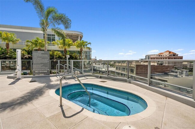 Building Photo - 400 Central Ave