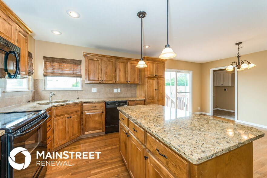 Building Photo - 1606 Fairway Ct