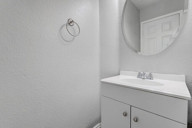 Building Photo - 6469 Abbey Door Ct
