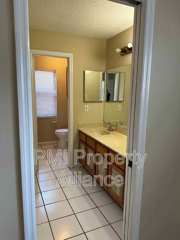 Building Photo - 1089 Covington St