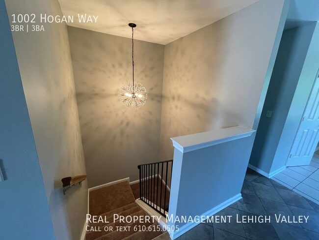 Building Photo - 1002 Hogan Way