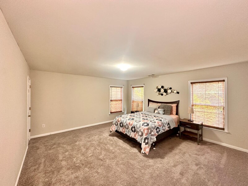 Building Photo - 175 Mill Creek Dr