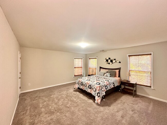Building Photo - 175 Mill Creek Dr