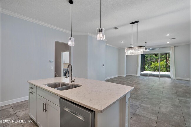 Building Photo - 150 Whisper Rock Dr