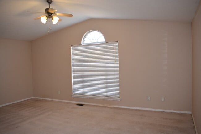 Building Photo - 4 bed / 3 bed Home with Gorgeous View!!!