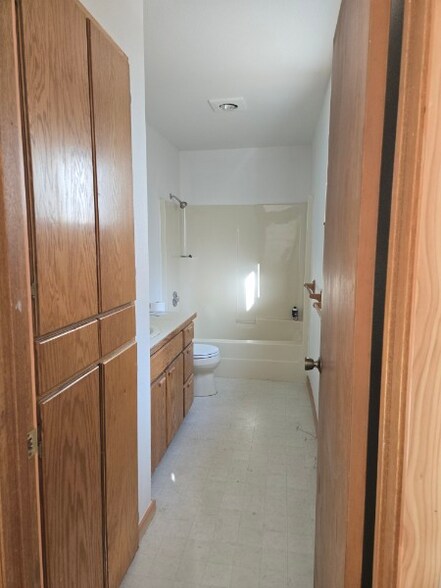 Master Bath - 26147 Port Gamble Rd NE