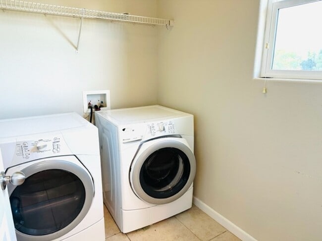 Building Photo - $2,150 Harlan Ranch, 3 bd/ 2.5 bath - N. S...