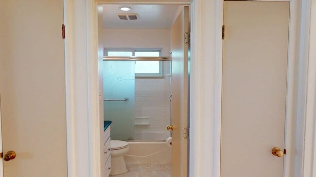 Building Photo - 207 Kent Ave