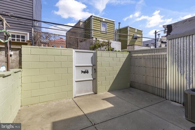 Building Photo - 313 Mercy St