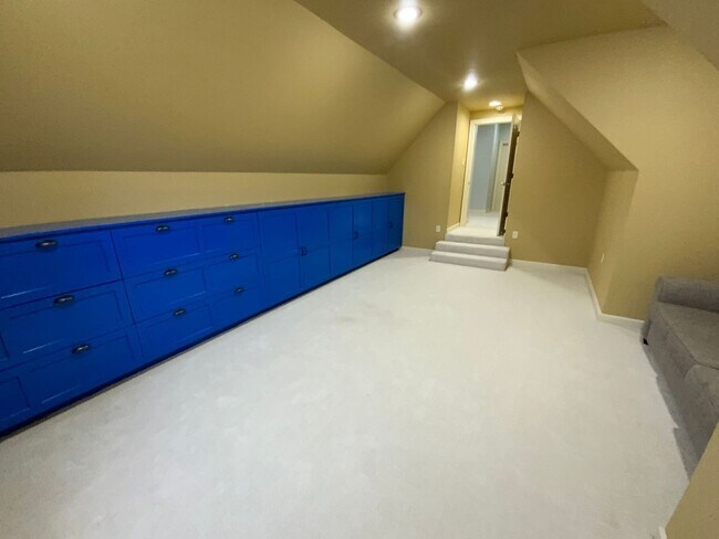 Building Photo - 123 Courts Ln