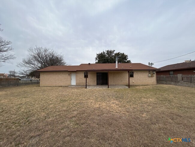 Building Photo - 3422 Chisholm Trail